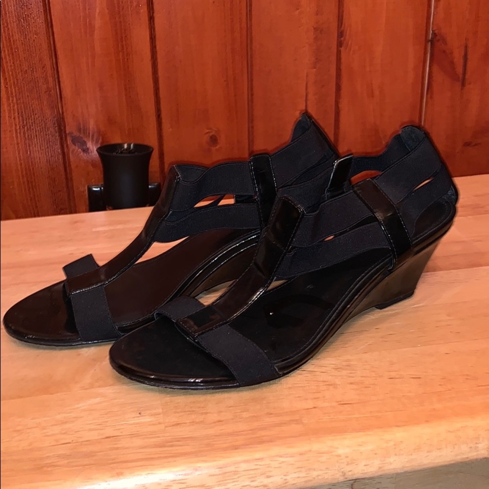 Black wedge